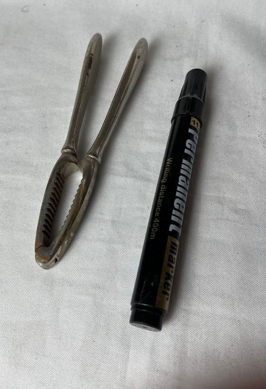 Rompenueces de Platina con Marcador Permanente