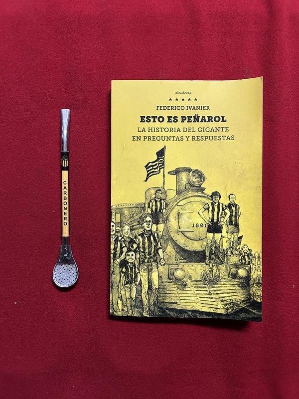 Libro "Esto es Peñarol" y Bombilla "Carbonero"
