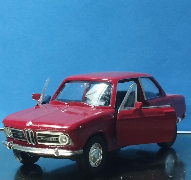 Auto Coleccionable BMW 2002 - Coche de juguete en miniatura - imagen 2