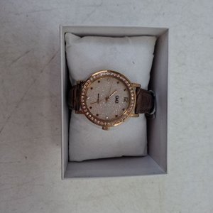 Reloj Pulsera Q&Q Dorado Glitter con Bisel Strass y Malla Marrón - imagen 1