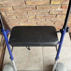 Andador Ortopédico Plegable con Asiento y Ruedas Grandes - imagen 2