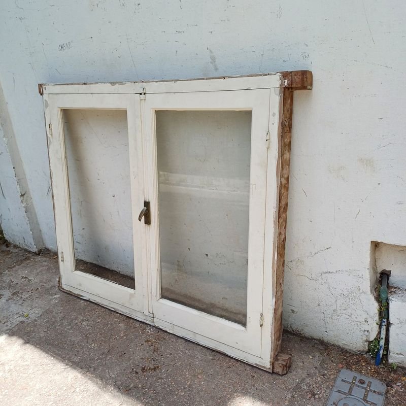 Ventana de hojas batientes en cedro, falleba y marco de madera dura - imagen 2