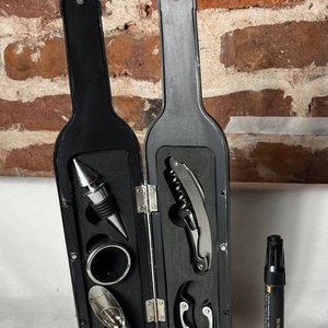 Set de Accesorios para Vino en Estuche de Botella - imagen 3