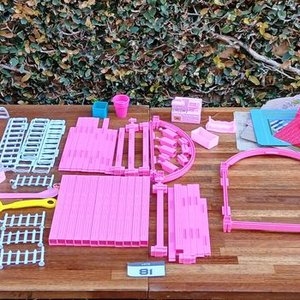 Casa de Muñecas "Dream House" Little World con Pupitre Infantil Rosa - imagen 3