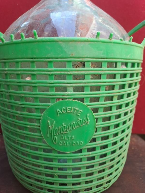 Botella de vino antigua con canasta sano - imagen 2