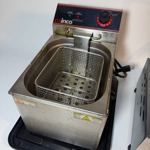 Par de Freidoras: Eléctrica Winco y a Gas Venancio (sin uso) - imagen 6