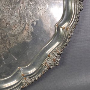 Bandeja Antigua "Chief Sheffield" en Plata Sellada, Diseño en Relieve - imagen 5