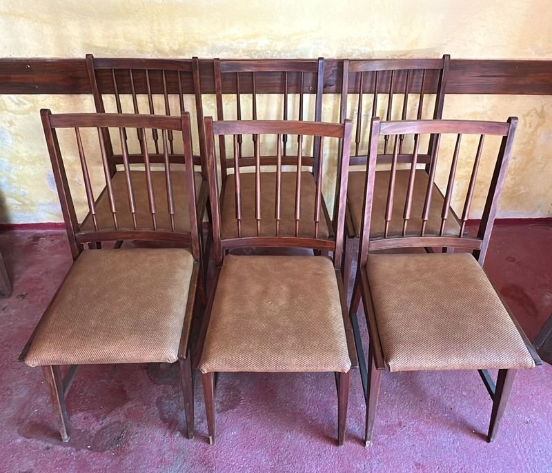 Sillas de Madera Dura con Asientos Tapizados en Buen Estado - imagen 8