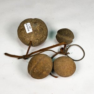 Lote de Cuatro Piedras de Boleadora de Distintos Tamaños - imagen 2