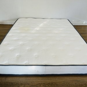 Lote anterior: Colchón Queen 160x195x21cm