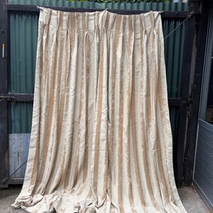 Lote siguiente: Cortina Gruesa Beige Rayada 260x170 cm
