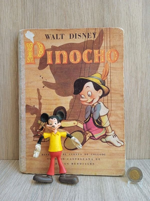 Libro de Pinocho con Figura de Mickey Mouse en Goma - imagen 1