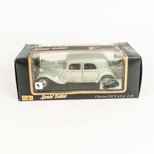 Lote anterior: Auto Citroen 15CV 6 Cyl escala 1/18 colección Maisto en su caja original