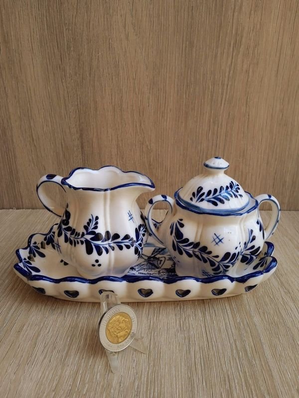 Porcelana Holandesa Juego de Bandeja, Lechera y Azucarero