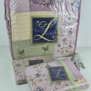 Juego de Cubrecama Luxury Linens Queen "Mystical Nights" con Fundas Bordadas - imagen 1