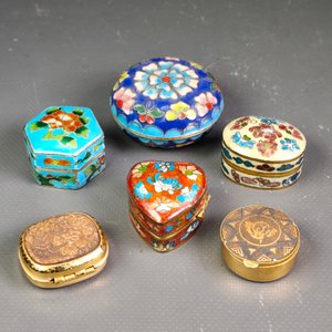 Seis Pastilleros Decorados con Esmalte y Detalles Metálicos - imagen 1
