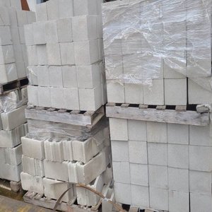 Lote anterior: Lote de 10 Pallets con Bloques de Hormigón para Construcción