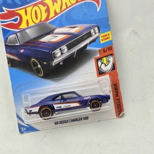 Hot Wheels Dodge Charger '69 500 Muscle Mania Azul - imagen 2