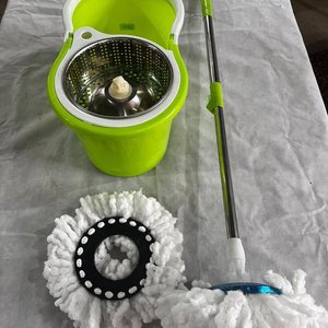 Mopa con Balde Centrifugador Verde y Tacho de Metal - imagen 1