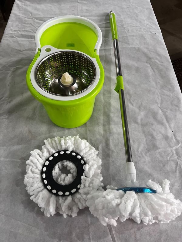 Mopa con Balde Centrifugador Verde y Tacho de Metal