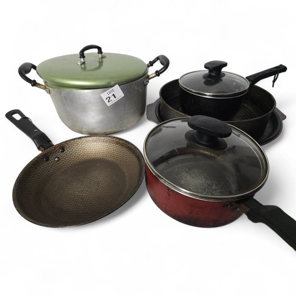 Utensilios de cocina variados