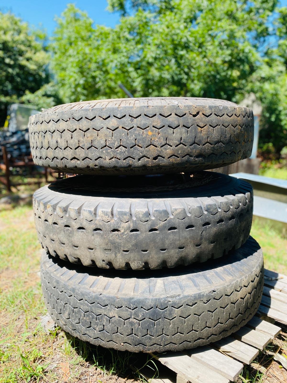 Item lote-x3-ruedas-de-camion-r-250 - Image 1