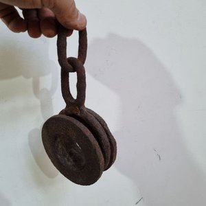 Juego Antiguo de Cadenas y Argollas de Hierro Forjado con Gancho - imagen 11