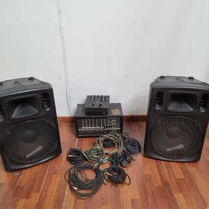Consola de Sonido Phonic con Parlantes y Micrófonos - imagen 1