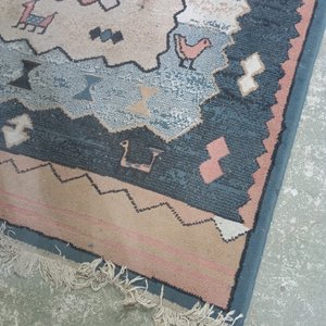 Alfombra Sintética Azul con Diseños Geométricos y Figuras de Animales - imagen 4