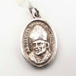 Dije Religioso de Plata: Virgen con Niño y San Juan Pablo II - imagen 2