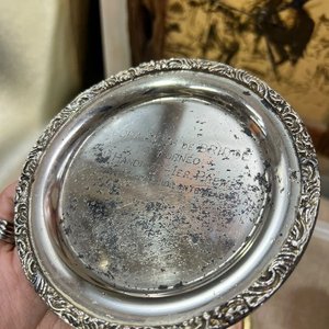 Lote de 5 Ceniceros y Bandejas Antiguas de Metal - imagen 13