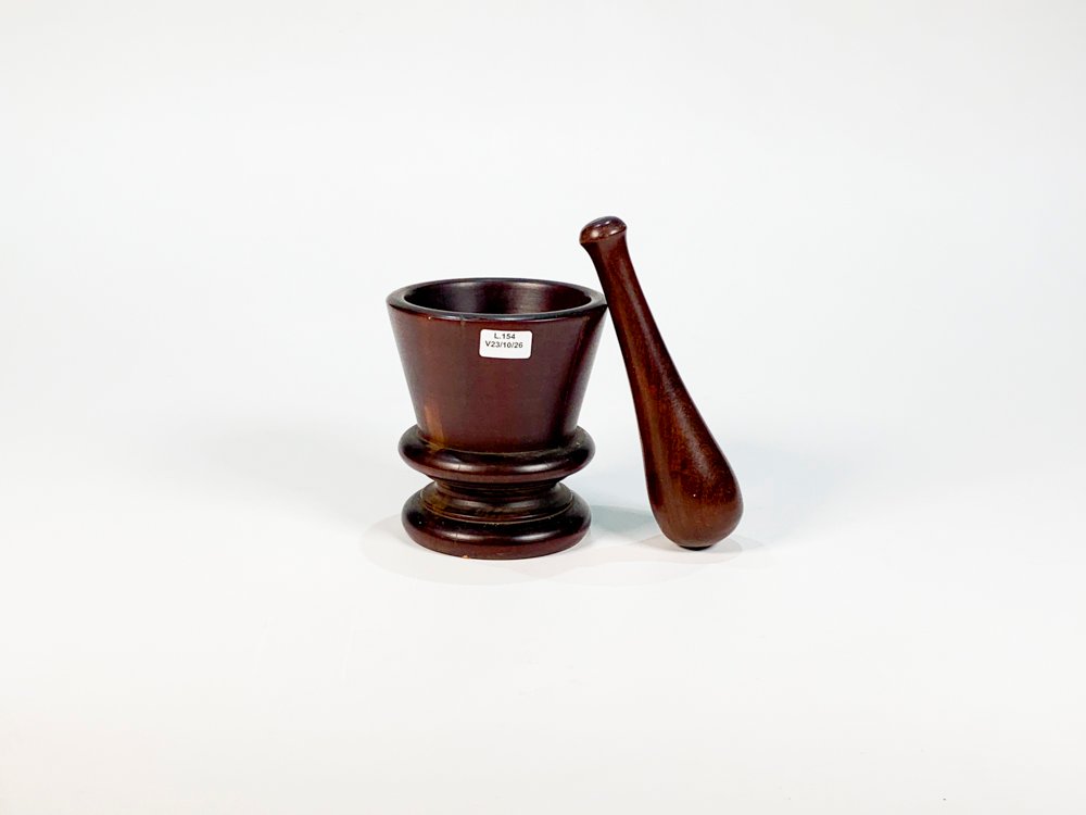 Mortero de Madera Oscura con Mano - Cuerpo Cónico