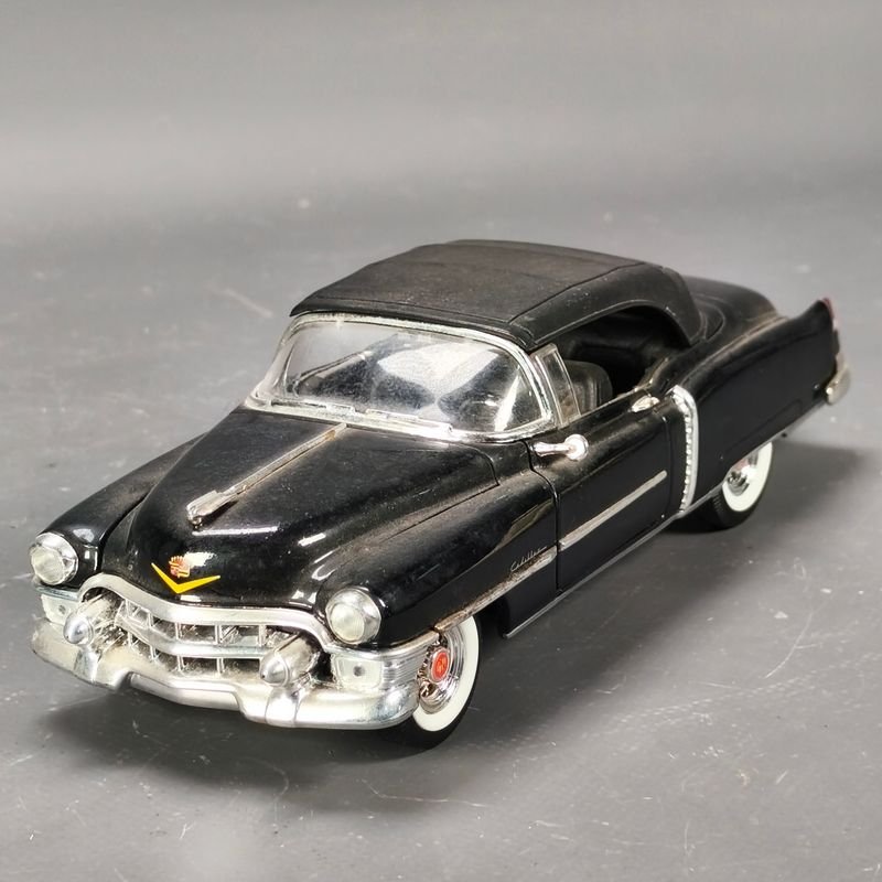 Modelo de Auto Cadillac El Dorado 1955 en Escala 1/24 en Metal - imagen 2