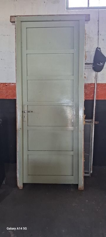 Puerta de Madera con Marco