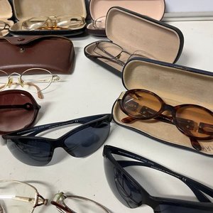 Lote de 9 Pares de Lentes y Estuches Variados - imagen 8