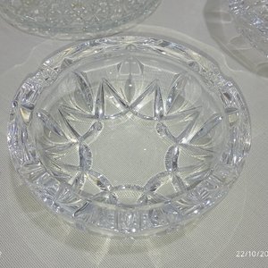 Set de 8 piezas de cristal labrado: 6 platos de postre y 2 ceniceros italianos - imagen 3