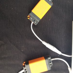 Dos Luces Led Cuadradas Blancas con Transformadores - imagen 4