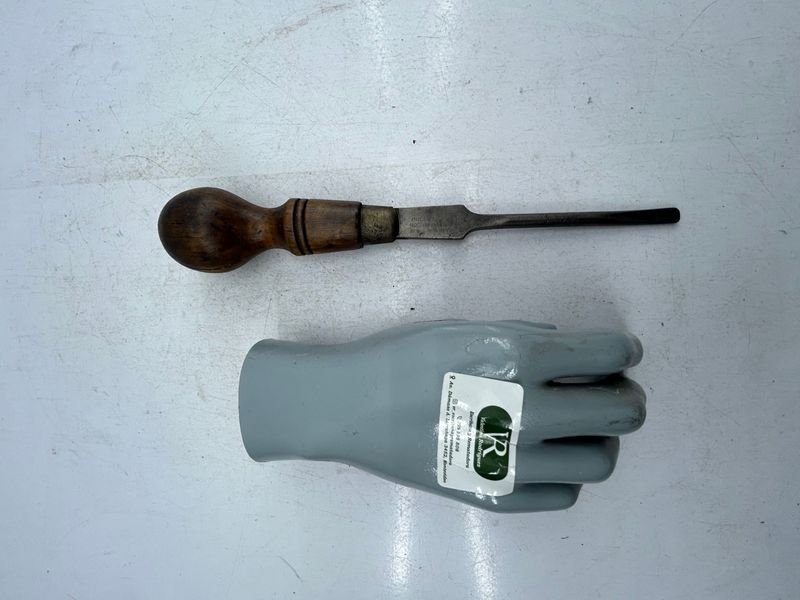 Destornillador Antiguo Mathison de Acero y Madera