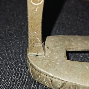 Par de Estribos Antiguos Triángulo con Grabados - imagen 3