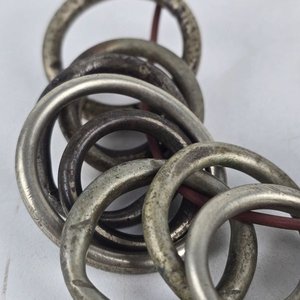 Lote de 12 Argollas Metálicas Blancas con Cordón - imagen 3