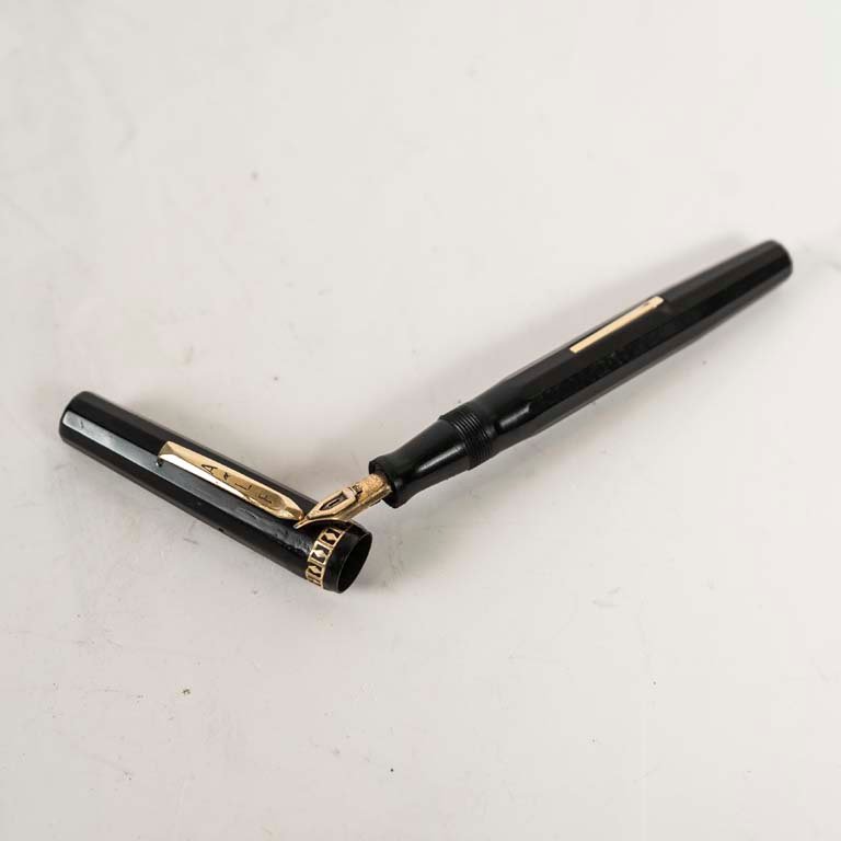 Lapicera Fuente Eversharp Negra con Iniciales ALF y Pluma de Oro