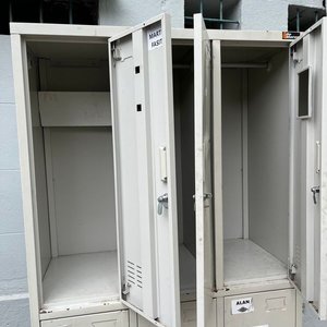 Gabinete Metálico Gris con 6 Puertas - imagen 5