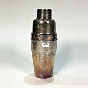 Lote siguiente: Coctelera Cónica de Metal con Tapa - 24 cm de Altura