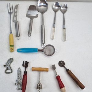 Conjunto de Utensilios de Cocina Metálicos con Mangos de Madera y Plástico - imagen 3