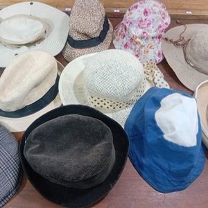 Lote de Sombreros, Capelinas y Gorras Variados - imagen 3
