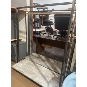 Lote anterior: Par de Percheros Metálicos con Detalles en Pintura