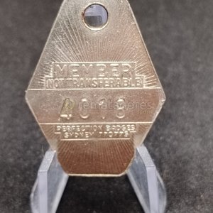 Insignia Metálica "1987" Gladesville R.S.L. Club - Member Not Transferable - imagen 4