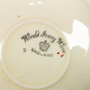Juego de Porcelana Inglesa Beige Floral con Guarda Rosada: Tetera, Lechera, Azucarero, Platos y Tazas (18 Piezas) - imagen 4