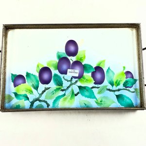 Bandeja de Mayólica con Bordes Metálicos Calados y Diseño de Ciruelas - imagen 2