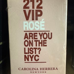 Lote siguiente: Perfume Carolina Herrera 212 VIP Rosé Eau de Toilette Caja Sellada 100ml